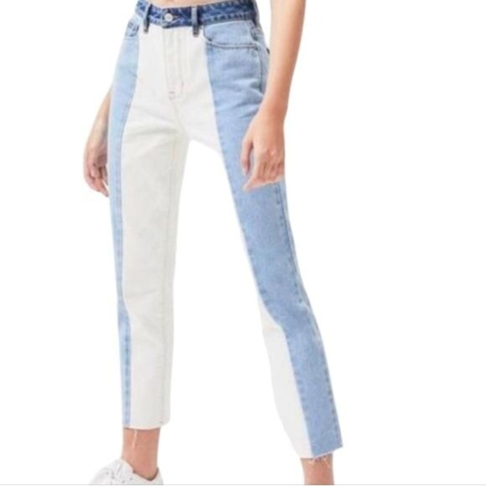 Pacsun Los Angeles‎ Women's Three Tone Mom Blue Jeans. High-Rise 27 Distressed